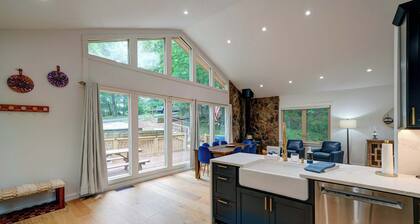 Mountain views in Private Lake and Golf community!