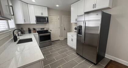 Westhampton Retreat | 2bd/1bt | 1.1m from Casino