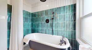 Shower, hair dryer, towels, soap - Ocean Oasis on Weymouth 8bd/3bth (Ventnor City)