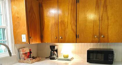 Charming 2-bedroom house with WiFi and AC in North Little Rock