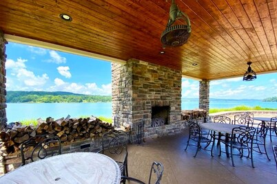 Newly renovated 3 br 2 bath condo on beautiful Norris Lake!