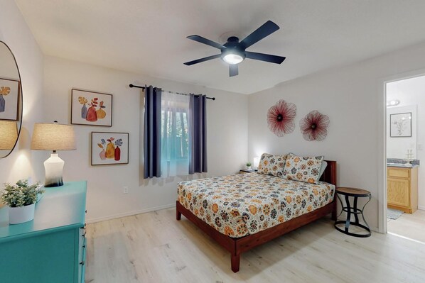 1 bedroom, desk, iron/ironing board, Internet