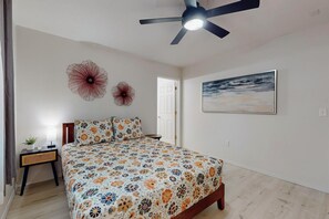 1 bedroom, desk, iron/ironing board, Internet