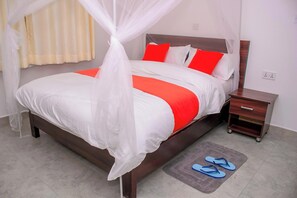 Bureau, espace de travail pour ordinateur portable, Wi-Fi gratuit