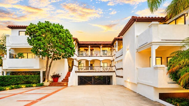 A multi-story hotel with a central courtyard, balconies, and a tree. - Mins To Beach, Perfect For Families, Amazing Views (Newport Beach)