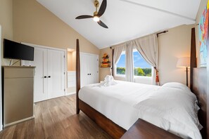 3 bedrooms, desk, iron/ironing board, free WiFi