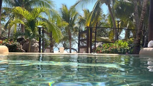 Beachfront Casa Palmillas Troncones w/pool &3rooms