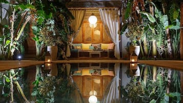 Biệt thự, quang cảnh vườn | Hiên