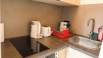 Fridge, microwave, stovetop, coffee/tea maker
