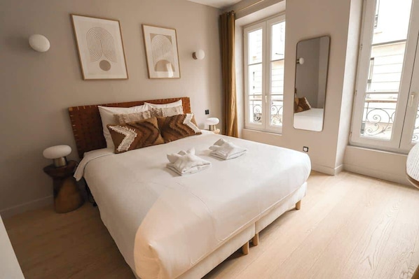 Iron/ironing board, WiFi, bed sheets
