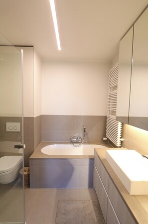 Apartment | Bathroom - Apartment in Het Zoute Near Place Rubens (Knokke-Heist)