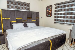 3 bedrooms, desk, iron/ironing board, free WiFi