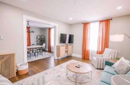 Spacious Central 3bd/2bath