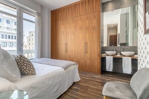 2 bedrooms, iron/ironing board, bed sheets