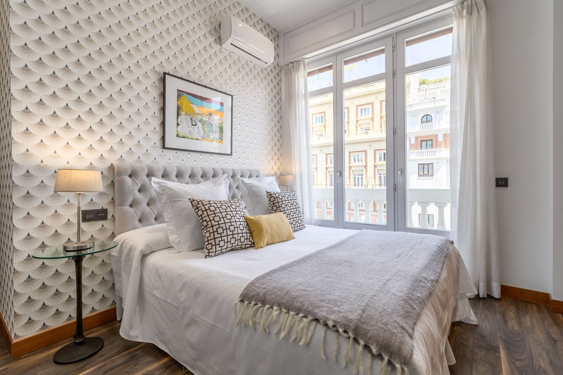 2 soverom, strykejern/-brett og sengetøy