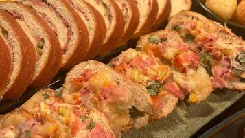 Esmorzar diari d'estil bufet gratuït