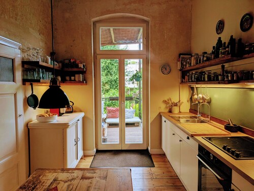 Beautiful old apartment in the villa district with garden