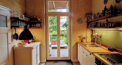Beautiful old apartment in the villa district with garden