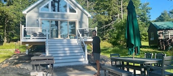 Charming 1-bedroom cottage in fabulous Bridgton with WiFi, AC, private dock