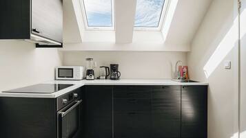 Fridge, coffee/tea maker, toaster, high chair