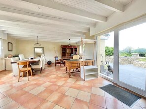 Interior - Ty Anquer House – Spacious Family Home with Garden, 2 km from Beaches (Ploéven)