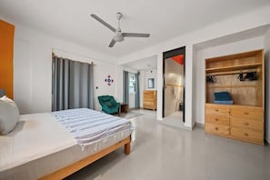 6 bedrooms, iron/ironing board, WiFi, bed sheets