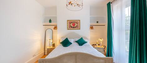 4 bedrooms, free WiFi, bed sheets
