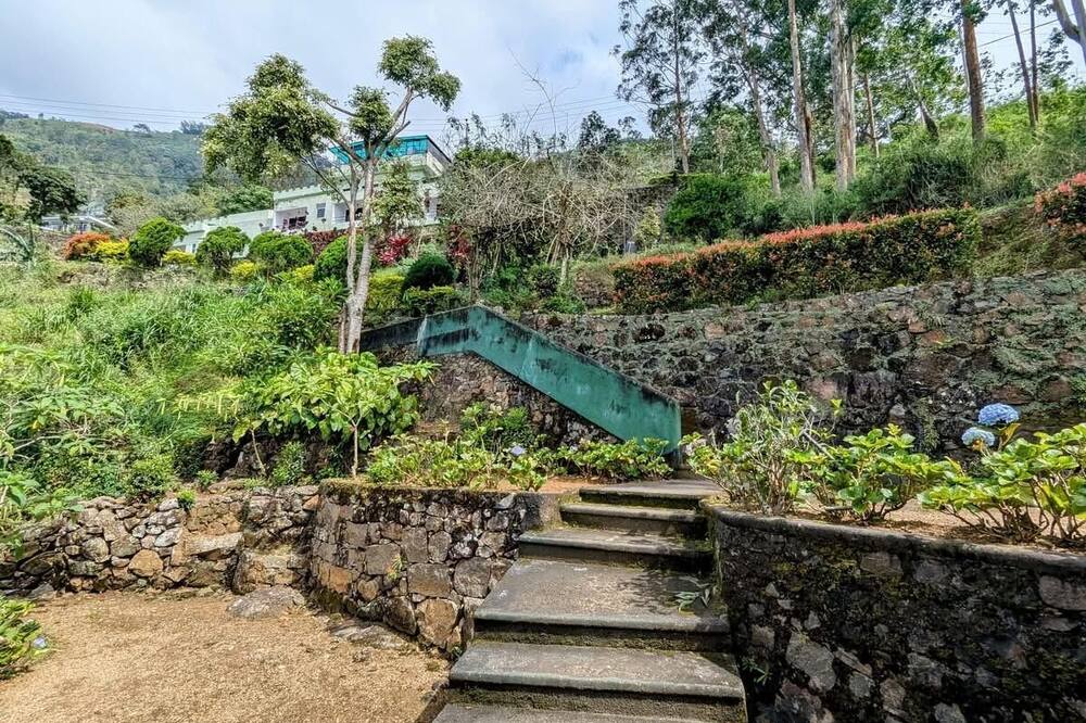 Blackwood Hotel and View Bungalow