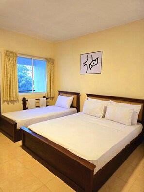 Deluxe Triple Room, 1 Bedroom | Hypo-allergenic bedding, iron/ironing board - Blackwood Hotel and View Bungalow (Haputale)