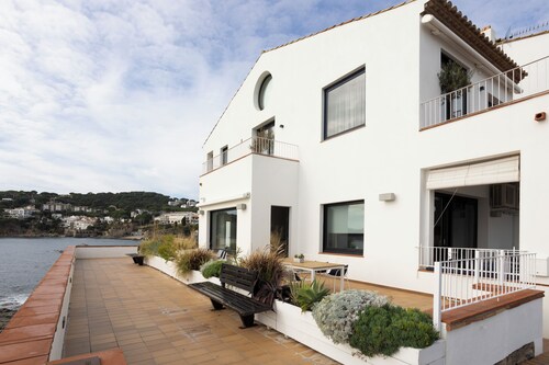 House in the sea, Calella