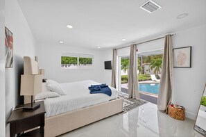 3 chambres, bureau, fer et planche à repasser, lit parapluie