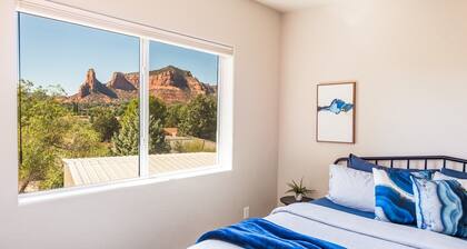 Myrinn – Escape to Red Rock Views & Hot Tub