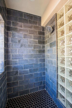 Shower, hair dryer, towels, shampoo