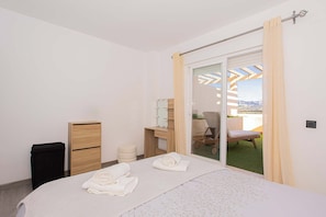 3 chambres, fer et planche à repasser, lit de bébé portatif, Wi-Fi