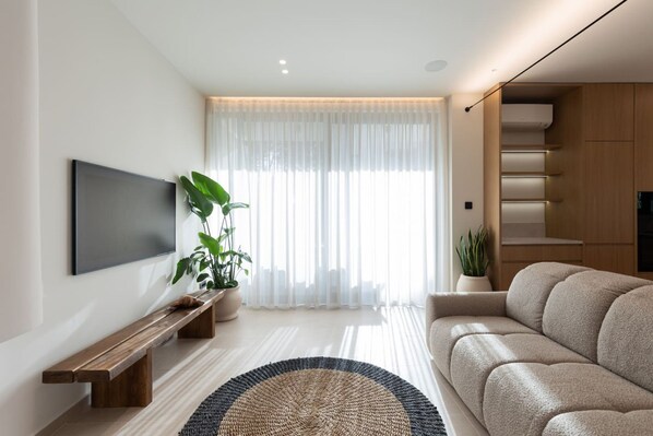 TV, fireplace, video games, offices - SanPietro Vacation Villa 010 (Plazhi San Pietro)