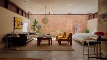 1 bedroom, desk, iron/ironing board, WiFi