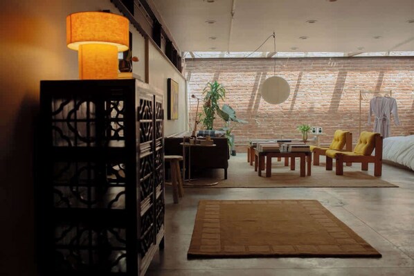 Interior - Mane & Saddle Loft: WeHo Gem with City Vibes (West Hollywood)