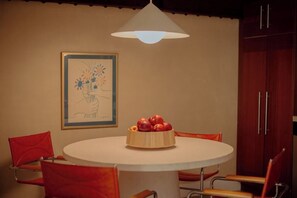 Dining - Mane & Saddle Loft: WeHo Gem with City Vibes (West Hollywood)