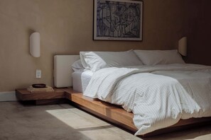 1 bedroom, desk, iron/ironing board, WiFi - Mane & Saddle Loft: WeHo Gem with City Vibes (West Hollywood)