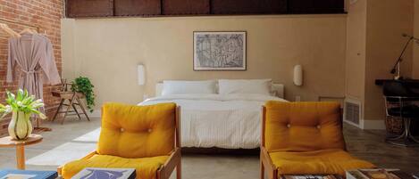 1 slaapkamer, een bureau, een strijkplank/strijkijzer, wifi