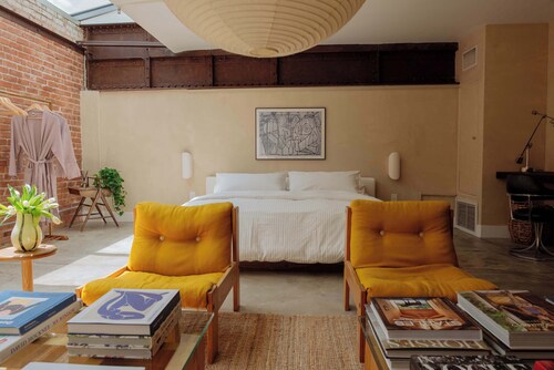 West Hollywood Loft: City Views & Modern Style