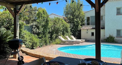 Charming villa with swimming pool in a quiet area close to the sea