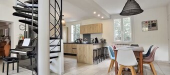 Charming villa with swimming pool in a quiet area close to the sea