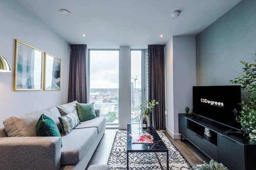 Stunning New 2-Bed Flat in Manchester, Perfect for Couples!