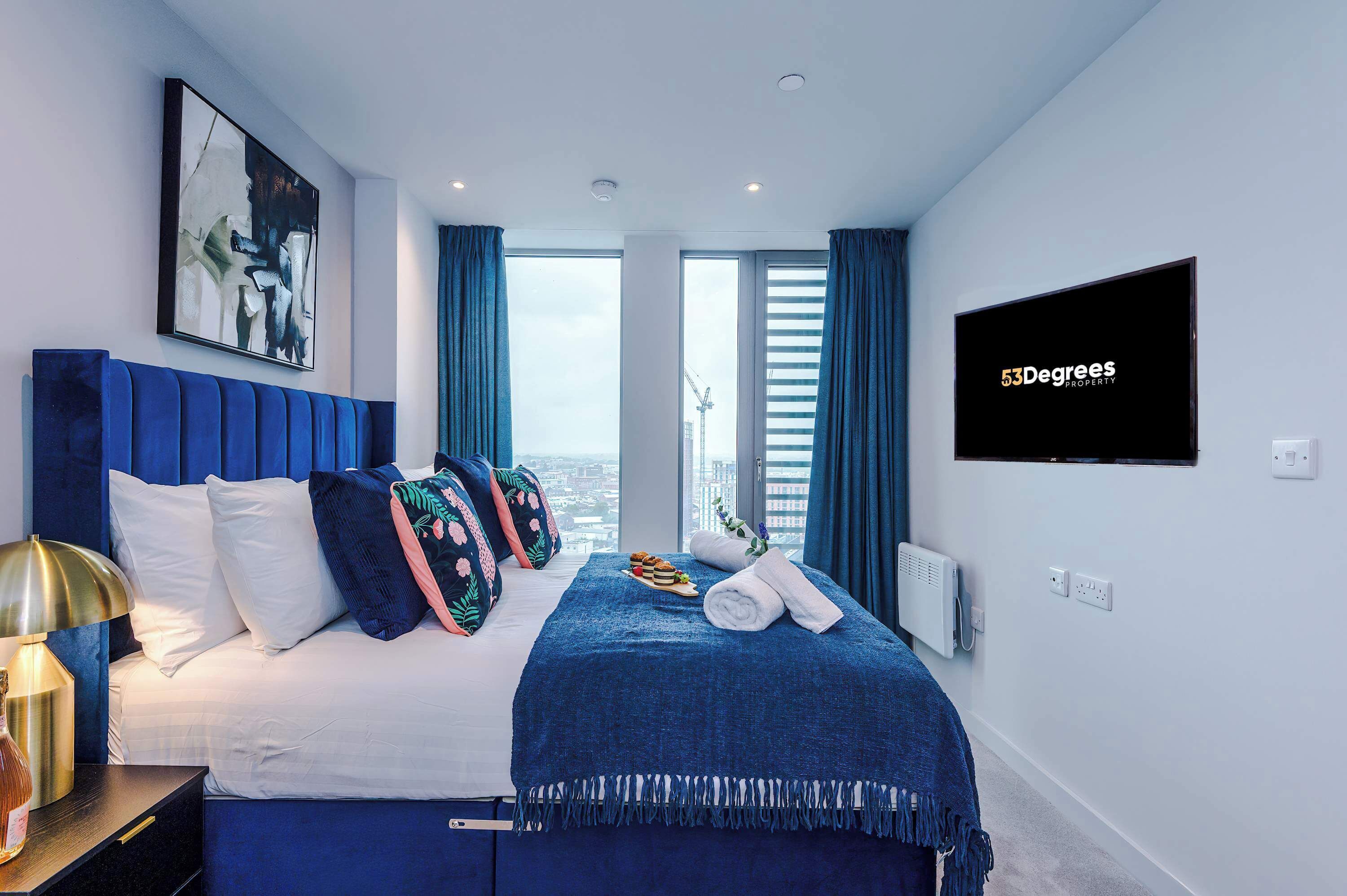 2 bedrooms, desk, iron/ironing board, WiFi