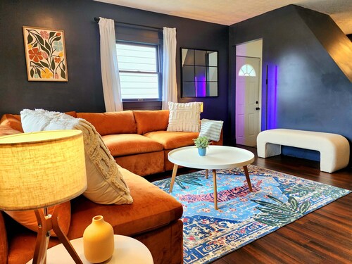 Fun Midcentury Home | Hot Tub | Karaoke | Games
