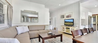 Brokenback Vineyard Cottage