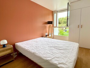 3 bedrooms, free WiFi - Modern house near beach with patio and private parking (Canet-en-Roussillon)