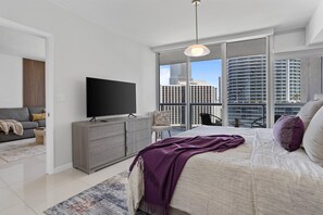 1 habitación, tabla de planchar con plancha, cuna de viaje y wifi 