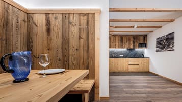 Appartamento Superior, vista montagna | Cucina privata | Bollitore elettrico, seggiolone